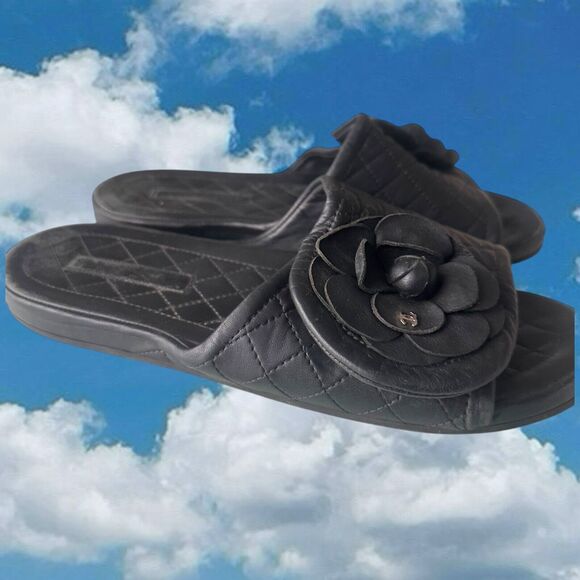 Chanel Black Slip On Sandals Lambskin Quilted Shoes Size 39 CC Camellia Slides - Picture 1 of 16
